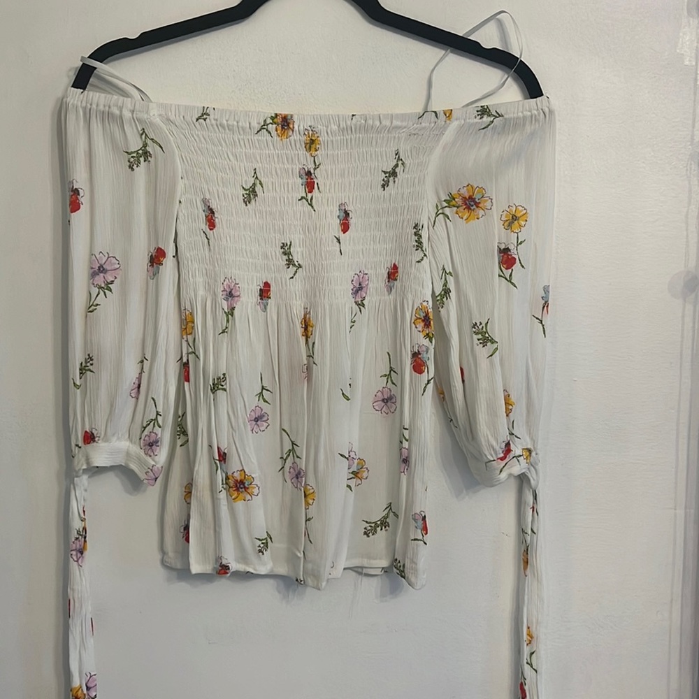 Flows floral top off the shoulder